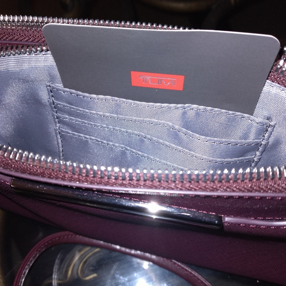 🔇 Sale $90 TUMI Gallery Crossbody - Picture 12 of 16